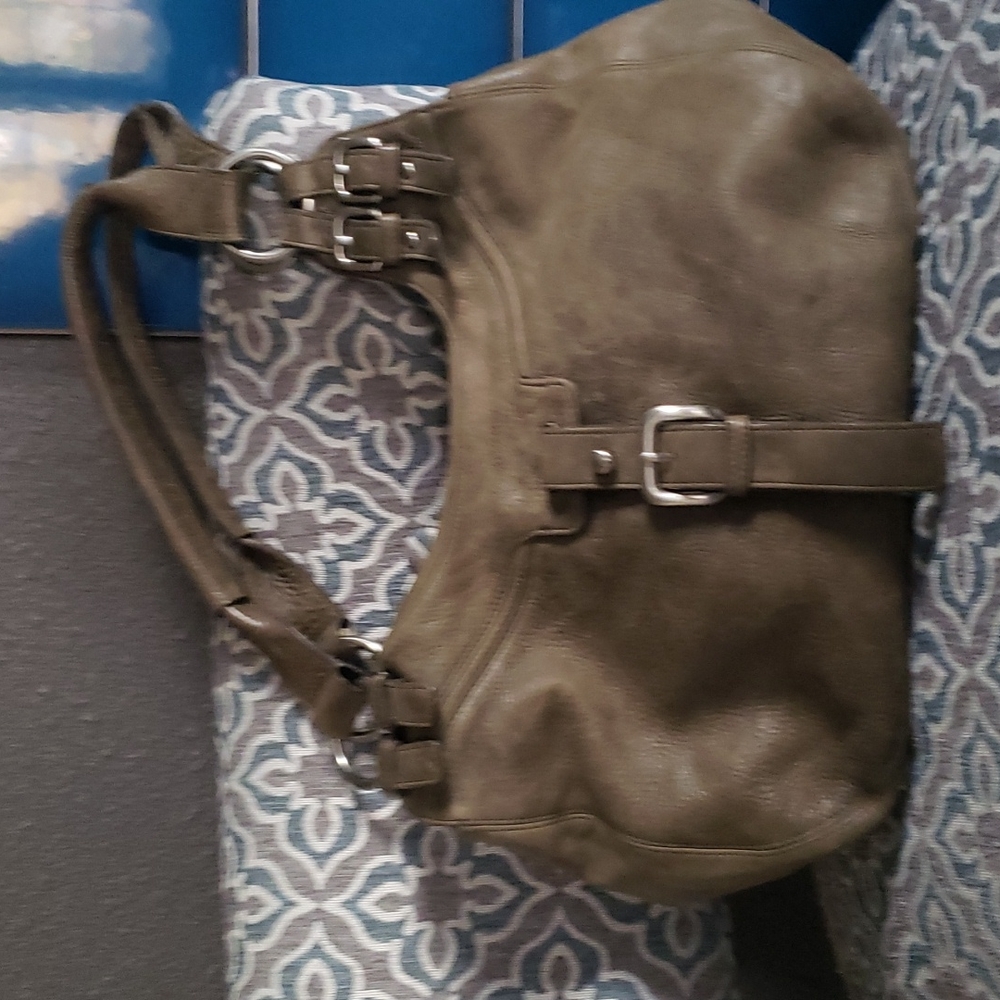 Beautiful soft Kenneth Cole satchel